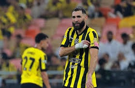 2018 赛季：红袜队穆奇·贝兹夺得 MVP 后，贝兹表示更喜欢打保龄球